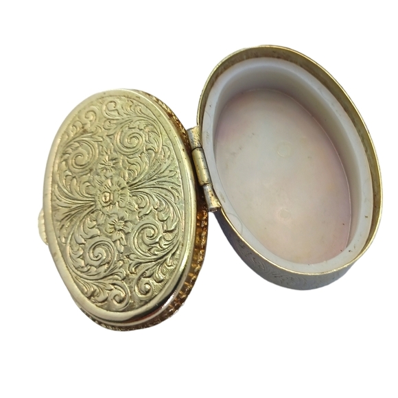 Vintage Pill/ Mints/ Trinket Box Keepsake Box Floral Rose White  Procelain - Picture 6 of 6
